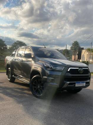 TOYOTA HILUX 2.8 D-4D TURBO DIESEL CD CONQUEST 4X4 AUTOMÁTICO